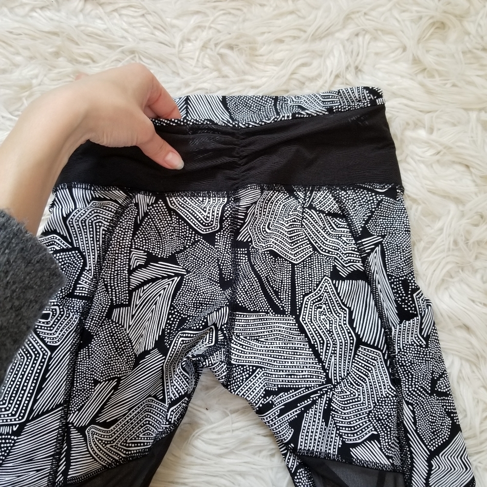 Lululemon Goal Crusher Capri Tight Black White Mesh Trim Workout Athleisure Sz 4 - Picture 6 of 8